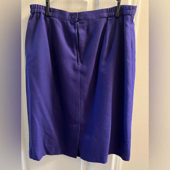 Size 18 six button blazer and skirt - Picture 5 of 7